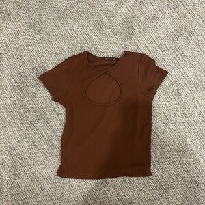 Small brown tee